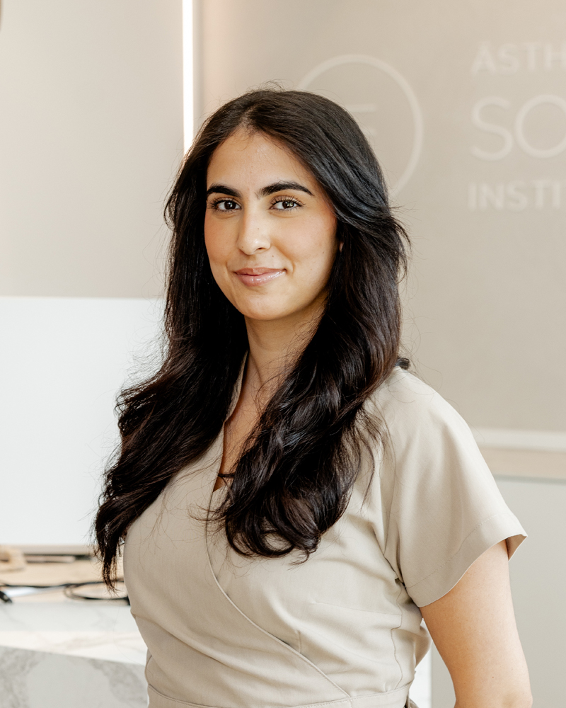 Soemantri Ästhetik Institut Lüdenscheid, Nursu Öztütüncügil, Sauerland, Schönheitsbehandlung, Körperformung, Dermatologische und kosmetische Behandlungen, Botox, Microneedling, Laser Haarentfernung, Krähenfüße, Fettabsaugen, Bauch straffen, ästhetischen Medizin, Kryolipolyse, HydraFacial, CoolSculpting Elite, Z-Wave Therapie, Schmerzfrei, Schönheitsklinik, Beauty-Farm, Schönheit ohne OP